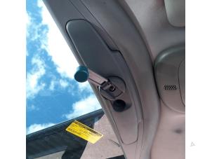 Usados Techo basculante deslizante Renault Clio II (BB/CB) 1.4 16V Precio de solicitud ofrecido por N Kossen Autorecycling BV