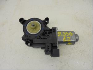 Used Door window motor Volkswagen Polo IV (9N1/2/3) 1.4 16V Price on request offered by N Kossen Autorecycling BV
