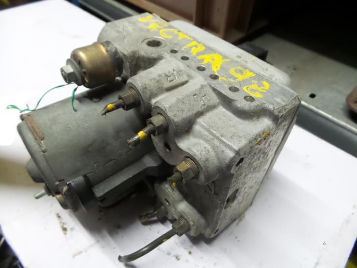Begagnade ABS-dator Opel Vectra B (36) 2.5 V6 24V Pris på förfrågan erbjuds av N Kossen Autorecycling BV
