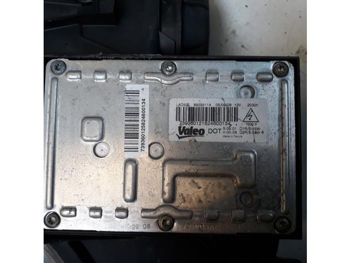 Używane Modul ksenonowy Peugeot 607 (9D/U) 2.9 V6 24V Cena na żądanie oferowane przez N Kossen Autorecycling BV
