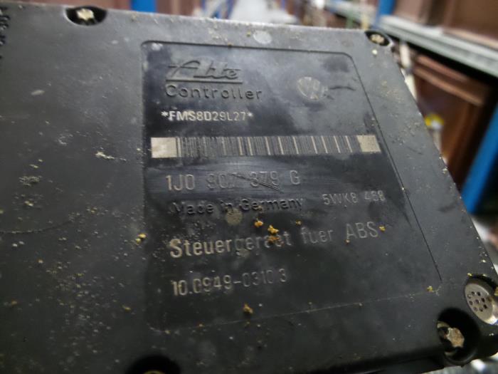 ABS Computer from a Seat Cordoba (6C2/6K2) 1.9 TDi 1998
