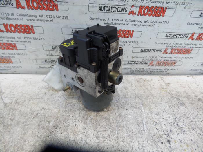 Używane Pompa ABS Peugeot 406 (8B) 2.0 HDi 90 Cena na żądanie oferowane przez N Kossen Autorecycling BV
