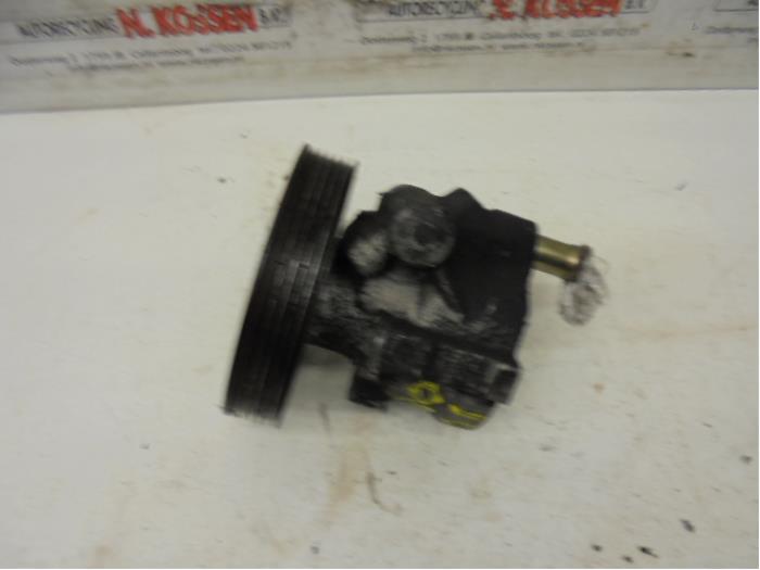 Usagé Pompe de direction Nissan Primastar 1.9 dCi 100 Prix sur demande proposé par N Kossen Autorecycling BV