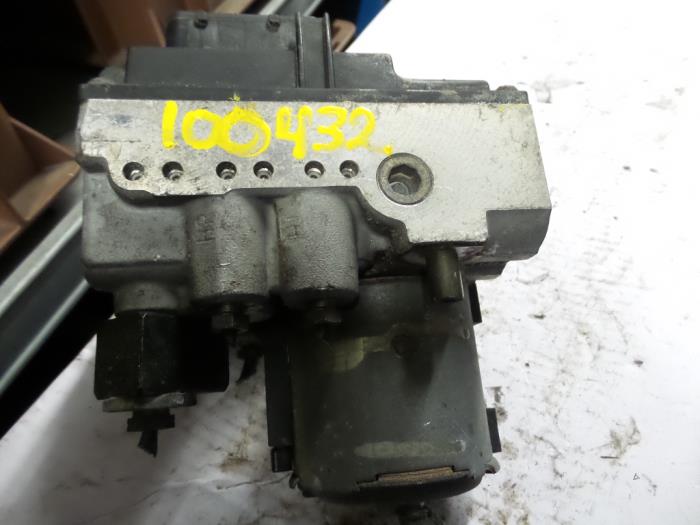 Begagnade ABS-pump Mercedes E (W210) 3.0 E-300D 24V Pris på förfrågan erbjuds av N Kossen Autorecycling BV