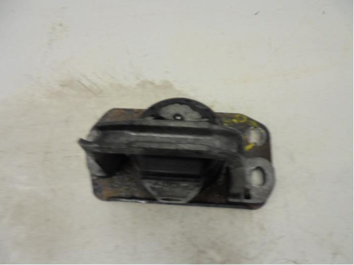 Usagé Support moteur Nissan Primastar 1.9 dCi 100 Prix sur demande proposé par N Kossen Autorecycling BV
