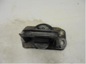 Used Engine mount Nissan Primastar 1.9 dCi 100 Price on request offered by N Kossen Autorecycling BV