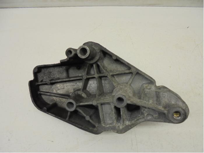 Usagé Support moteur Nissan Primastar 1.9 dCi 100 Prix sur demande proposé par N Kossen Autorecycling BV