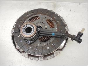 Used Clutch kit (complete) Nissan Primastar 1.9 dCi 100 Price on request offered by N Kossen Autorecycling BV