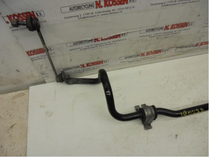Front anti-roll bar from a Renault Clio IV (5R) 0.9 Energy TCE 90 12V 2014