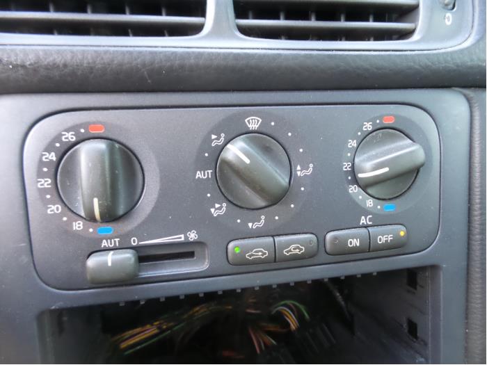 Używane Panel climatronic Volvo S70 2.5 20V Cena na żądanie oferowane przez N Kossen Autorecycling BV