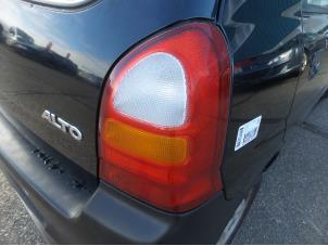 Używane Tylne swiatlo pozycyjne prawe Suzuki Alto (RF410) 1.1 16V Cena na żądanie oferowane przez N Kossen Autorecycling BV