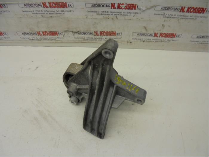 Used Engine mount Smart Fortwo Coupé (451.3) Electric Drive Price on request offered by N Kossen Autorecycling BV