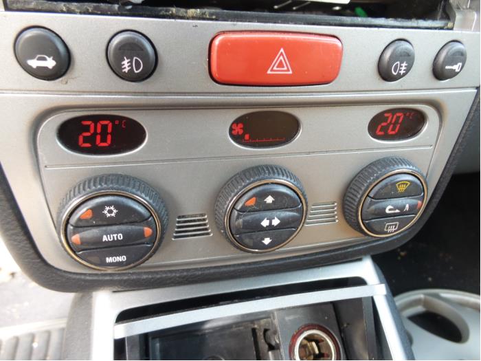 Używane Panel climatronic Alfa Romeo GT (937) 1.9 JTD 16V Multijet Cena na żądanie oferowane przez N Kossen Autorecycling BV