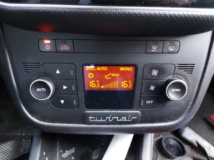 Panel climatronic z Fiat Punto III (199) 0.9 TwinAir 2012