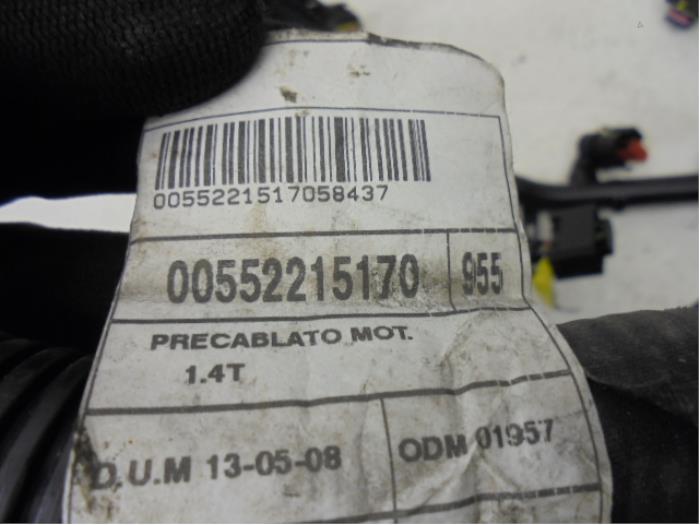 Faisceau de câbles compartiment moteur d'un Alfa Romeo Mito 2009