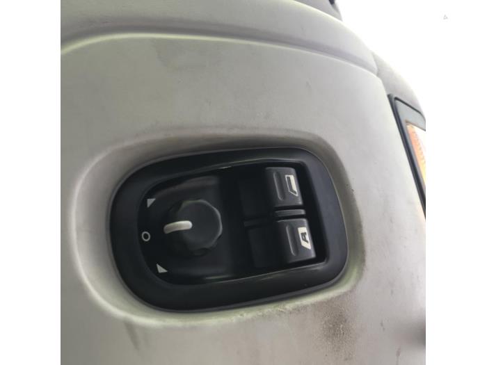 Usados Interruptor de retrovisor Citroen Jumpy (U64) 2.0 HDi 110 Precio de solicitud ofrecido por N Kossen Autorecycling BV