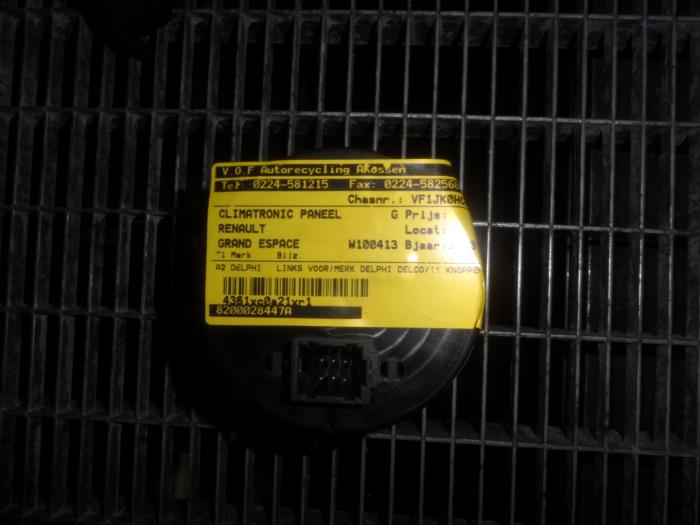 Panneau climatronic d'un Renault Espace (JK) 2.2 dCi 16V 2003