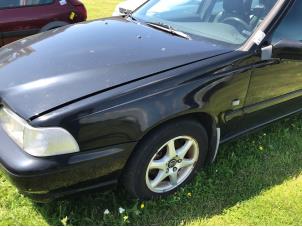 Used Front wing, left Volvo S70 2.5 TDI Price on request offered by N Kossen Autorecycling BV