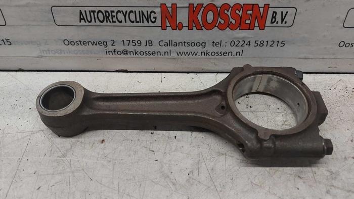 Begagnade Vevstake Chrysler PT Cruiser 2.4 16V GT Turbo Pris på förfrågan erbjuds av N Kossen Autorecycling BV