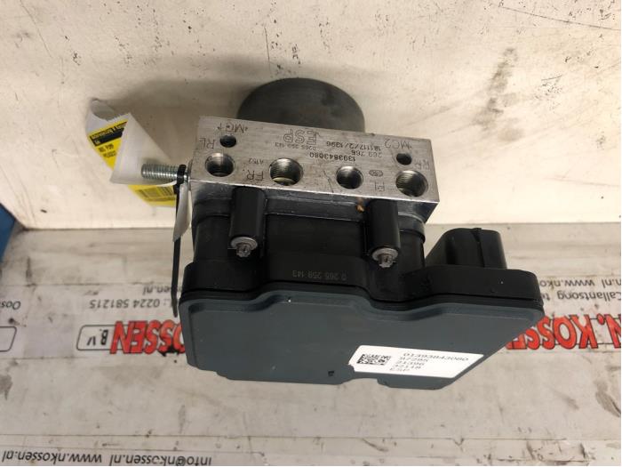 Begagnade ABS-pump Peugeot Boxer (U9) 2.0 BlueHDi 110 Pris på förfrågan erbjuds av N Kossen Autorecycling BV