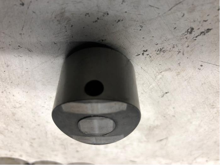 Ventilstößel van een Porsche 911 (996) 3.6 Carrera 4 24V 2004