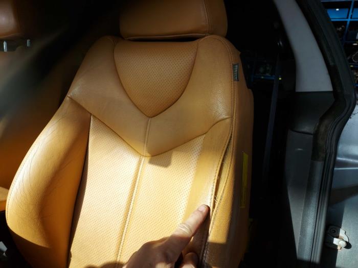 Seat, left from a Alfa Romeo GT (937) 1.9 JTD 16V Multijet 2004