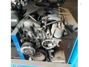 Motor van een Mercedes-Benz E diesel (W124) 3.0 300 D,TD 1988
