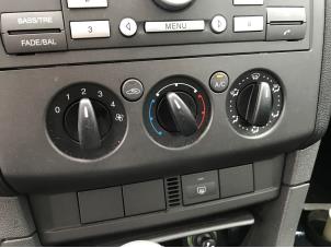 Usados Panel de control de aire acondicionado Ford Focus 2 1.6 16V Precio de solicitud ofrecido por N Kossen Autorecycling BV