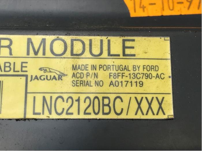 Module (miscellaneous) from a Jaguar XJ8 (X308) 4.0 V8 32V 1998