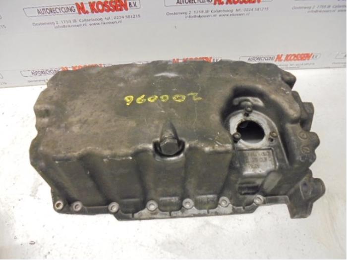 Usagé Couvercle carter Volkswagen Transporter T5 2.0 TDI DRF Prix sur demande proposé par N Kossen Autorecycling BV
