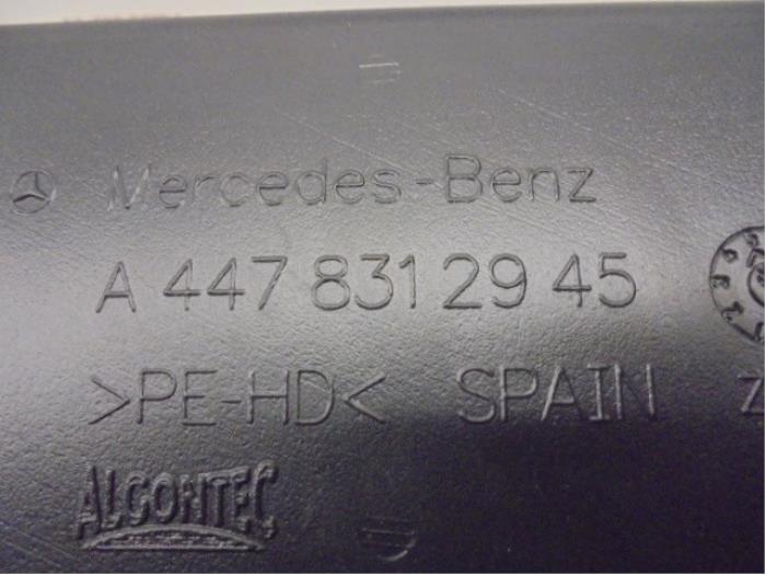 Luft Leitung van een Mercedes-Benz Vito (447.6) 2.2 114 CDI 16V 2019