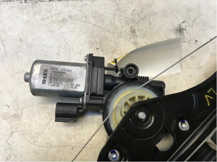 Door window motor Peugeot Boxer 2.0 BlueHDi 110 - 45240 HI-LEX