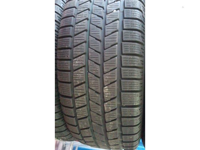 Używane Opona zimowa Cena na żądanie oferowane przez N Kossen Autorecycling BV