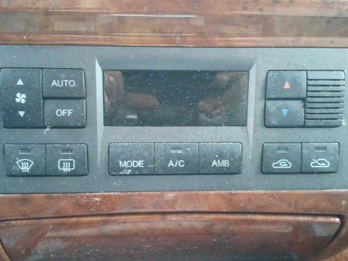 Używane Panel climatronic Hyundai Terracan 2.9 CRDi 16V Cena na żądanie oferowane przez N Kossen Autorecycling BV