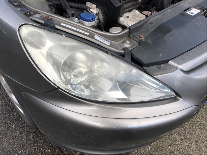 Headlight, right from a Peugeot 307 SW (3H) 1.6 16V 2005