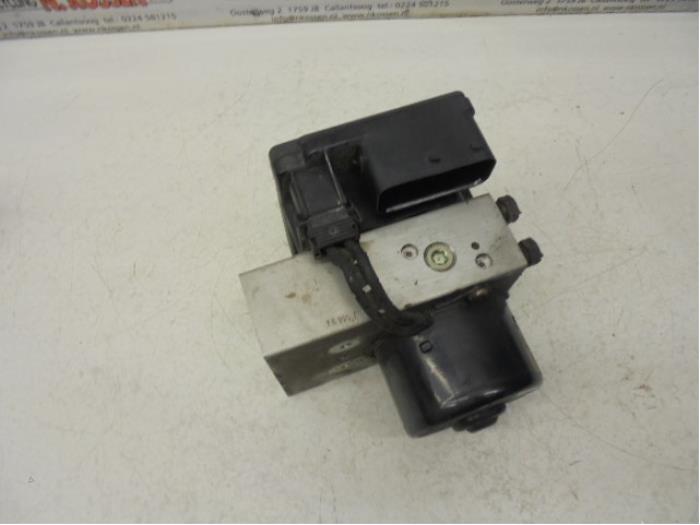 Begagnade ABS-pump Volvo XC70 (SZ) XC70 2.4 T 20V Pris på förfrågan erbjuds av N Kossen Autorecycling BV