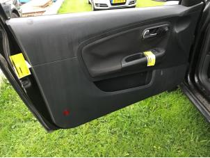 Usados Tapizado de puerta de 2 puertas izquierda Seat Ibiza III (6L1) 1.9 TDI 100 Precio de solicitud ofrecido por N Kossen Autorecycling BV