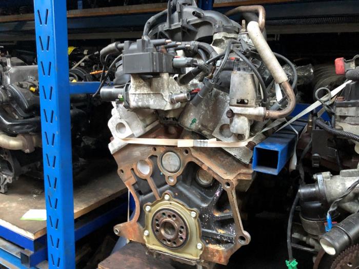 Engine Chrysler Voyager - P04666803AA 33RT