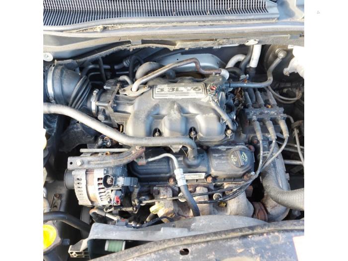 Engine Chrysler Voyager - P04666803AA 33RT