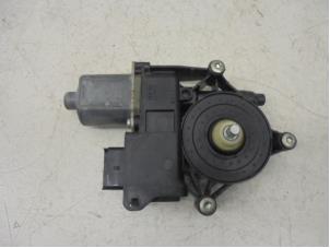 Used Door window motor Peugeot 208 Price on request offered by N Kossen Autorecycling BV