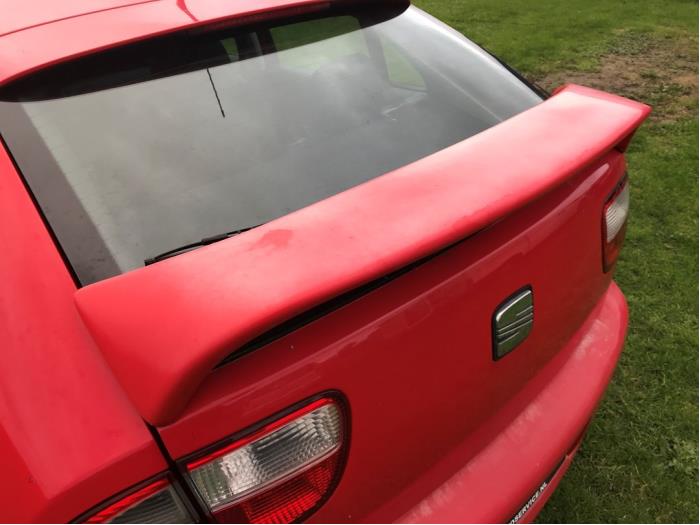 Spoiler tailgate from a Seat Leon 2000