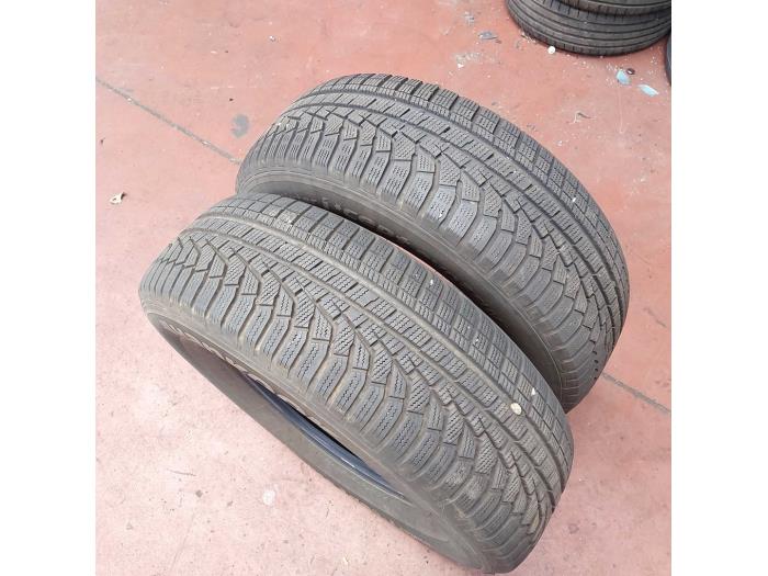 Używane Opona zimowa Cena na żądanie oferowane przez N Kossen Autorecycling BV