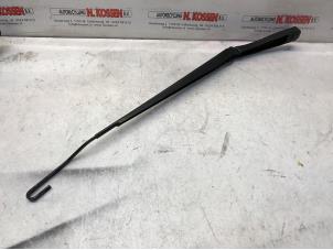 Used Front wiper arm Chrysler Voyager Price on request offered by N Kossen Autorecycling BV