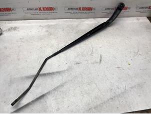Used Front wiper arm Chrysler Voyager Price on request offered by N Kossen Autorecycling BV