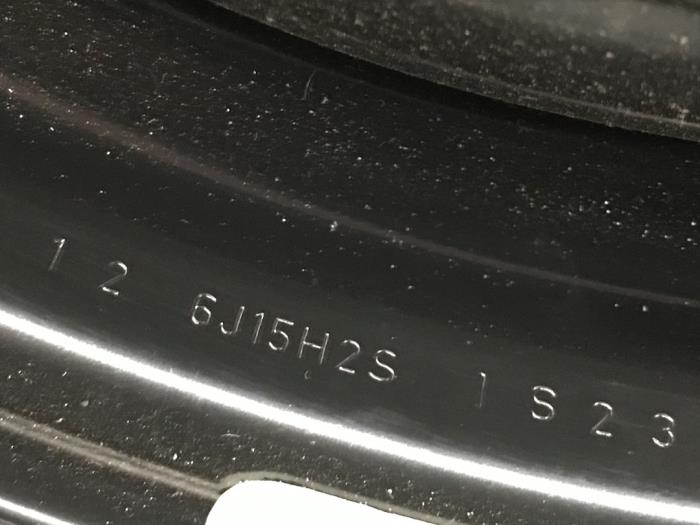 Rueda de repuesto de un Peugeot 208 2014