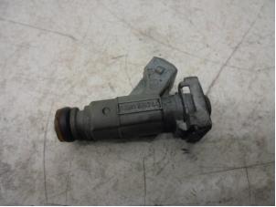 Used Injector (petrol injection) Mercedes ML-Klasse Price on request offered by N Kossen Autorecycling BV
