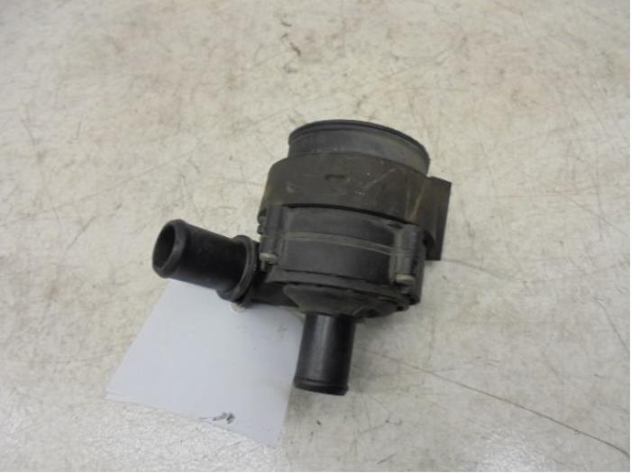 Usagé Pompe à eau Renault Megane Break Prix sur demande proposé par N Kossen Autorecycling BV