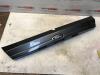 Tailgate handle from a Ford Fiesta 6 (JA8), 2008 / 2017 1.0 Ti-VCT 12V 65, Hatchback, Petrol, 999cc, 48kW (65pk), FWD, XMJC, 2015-01 / 2017-04 2015