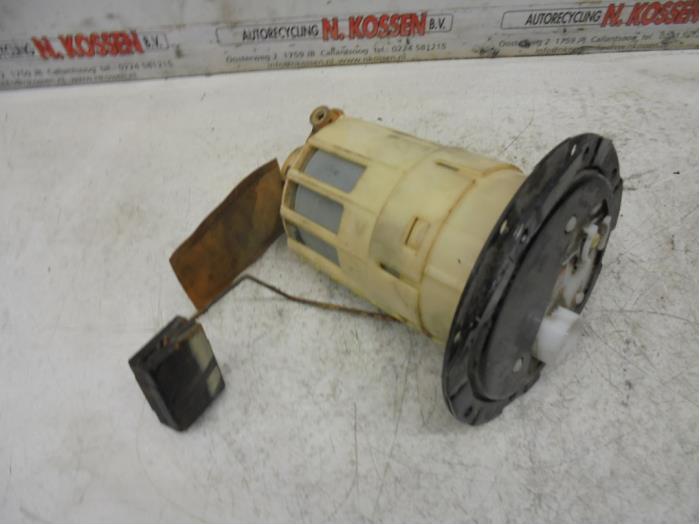 Used Petrol pump Lexus IS (E2) 200 2.0 24V Price on request offered by N Kossen Autorecycling BV