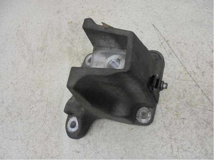 Used Engine mount Ford Ranger 2.2 TDCi 16V Price on request offered by N Kossen Autorecycling BV